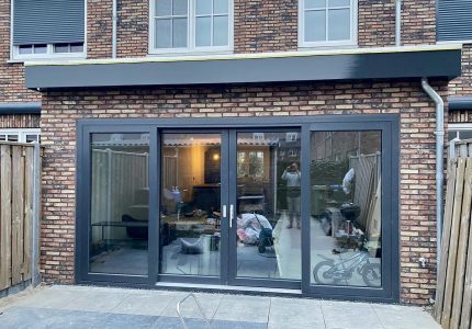 Aanbouw of veranda-Aanbouw Leimuiden-Aanbouw prefab-Aanbouw zijkant woning